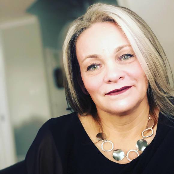 Meet your Posher, Lori - Picture 1 of 1